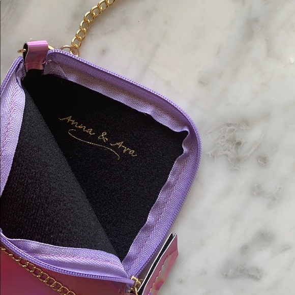 Chained Cell phone holder/pouch - Picture 3 of 3